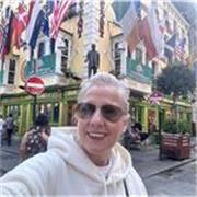 Profesora de inglés apta para todas las edades y niveles. También inglés para sector turístico y bancario. Titulada con C2.