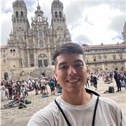 Doy clases de matemáticas, física y química. Soy estudiante de ingeniería informática y mi objetivo es que mis alumnos entiendan las asignaturas con el fin de que sean autónomos en sus estudios y saquen buenas notas
