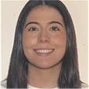 Profesor de matemáticas que imparte clases particulares a niños de primaria