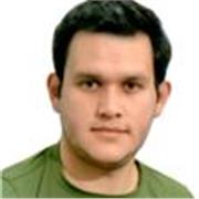 Profesor joven para alumnos de escuela y colegio 