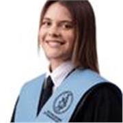 Profesora titulada en Estudios Ingleses y con el Máster de Formación del Profesorado además de un curso de Innovación docente. 