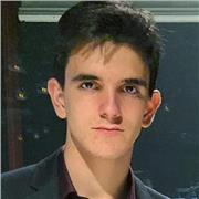 Estudiante de historia imparte clases presenciales a alumnos de todas las edades, hasta segundo de bachillerato