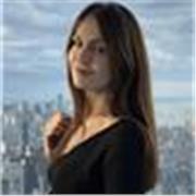 Soy profesora de español con formación en Filología Hispánica. Ofrezco clases online enfocadas en el uso real del idioma.