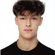 Mathe-Nachhilfelehrer, der Kinder von der 1. bis zur 10. Klasse unterrichtet