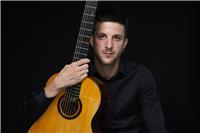 Docente presso scuola media statale diplomato in conservatorio impartisce lezioni di chitarra