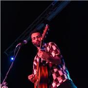 Scopri i Segreti della Chitarra e della Produzione Musicale con un Compositore e Produttore con anni di esperienza.
LEZIONI ONLINE di Chitarra e produzione con insegnante Laureato al Conservatorio di Chitarra Moderna e Didattica Musicale