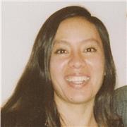 Amplia experiencia como profesora en filosofía, francés, historia y literatura