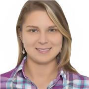 De langue maternelle espagnole avec des connaissances en comptabilité, anglais et français.