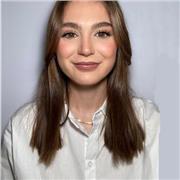 Profesora de diseño de interiores apta para todas las edades hasta FP de grado superior de artes plásticas y diseño