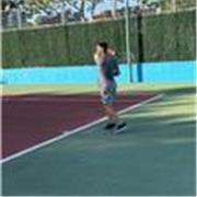 Clases personalizadas de pádel o tenis en zona sur de Madrid. Todos los niveles, material incluido. ¡Primera clase con oferta!