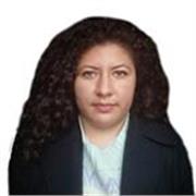 Profesora de español imparte clases a niños y jóvenes desde los 10 a los 19 años