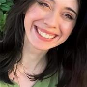 El teacherLatino parte clases de Lecto Escritura a todos los niños