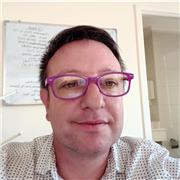 Profesor de apoyo para alumnos interesados en mejorar sus capacidades de comunicación