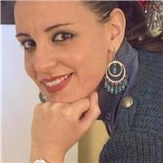 Laureata in Comunicazione pubblica, sociale e politica, offre aiuto per i compiti