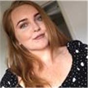 Profesora con certificado CELTA y más que cinco años experiencia trabajando en academias y enseñando todos niveles y edades.