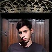 Profesor titulado en lenguas extranjeras, con más de tres años de experiencia en cursos particulares y enseñanza académica