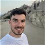 Spanischlehrer für Spanischbeginner, die ihren Wortschatz erweitern und flüssiger sprechen wollen. 