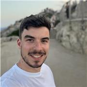 Spanischlehrer für Spanischbeginner, die ihren Wortschatz erweitern und flüssiger sprechen wollen.