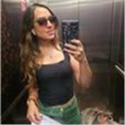 Castellano a todos los niveles, con buena gramática y ortografía. Nativo