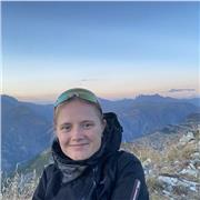 Étudiante en quatrième année en école d’ingénieur donne cours de maths et sciences physiques du primaire au lycée