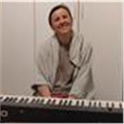 Signora diplomata al conservatorio impartisce lezioni di Pianoforte