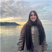 Je donne des cours d'anglais et d'italien aux enfants du collège et du primaire,