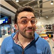 Professeur en histoire et géographie en charge du secondaire, de la 6e à la Terminale, particulièrement niveau lycée.