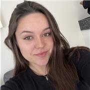 Profesora de apoyo escolar especializada en clases para niños de primaria