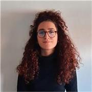 Laureata in lingue e letterature offre lezioni di letteratura italiana