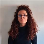 Laureata in lingue e letterature offre lezioni di letteratura italiana