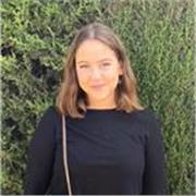 Profesora de Francés imparte clases a personas de todas las edades