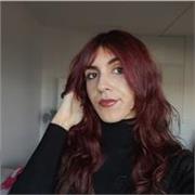 Diplomata al liceo linguistico, studentessa di lingue e civiltà orientali all'università  La Sapienza .
Possiedo una certificazione di inglese C1 e ho trascorso un semestre di studio negli Stati Uniti. 
Offro aiuto compiti e ripetizioni di inglese e fra