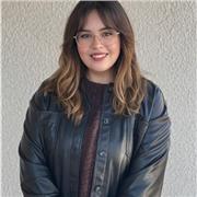 Profesora de inglés y psicopedagoga bilingüe con experiencia enseñando a niños y adultos