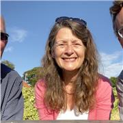 Feeling stuck, overwhelmed or unsure of your next move? I'm a life coach who can help you navigate from confusion to confidence.