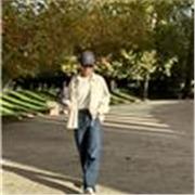 Profesora de Marketing y Negocios, especializada en ventas online. Enseño a emprendedores y negocios a aumentar sus ventas