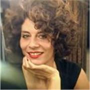 Profesora licenciada en Ciencias de la información, ofrece clases de redacción y locución