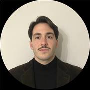 Laureato in Finanza, oggi impiegato presso una importate Istituzione finanziaria, offre lezioni di economia aziendale, diritto, economia politica e finanza