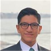 Profesor de inglés que imparte clases a niños, jóvenes y adultos