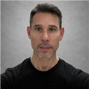Entrenador especializado en transformación física real, con enfoque en estética muscular y nutrición