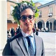 Laureato magistrale in Filologia classica offre lezioni in lingua e letteratura italiana a studenti di ogni ordine e grado