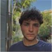 Studente universitario, seguo il corso universitario nella facoltà di lettere moderne a Perugia