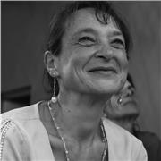 Prof agrégée à l’écoute, sachant libérer les élèves de leurs blocages éventuels