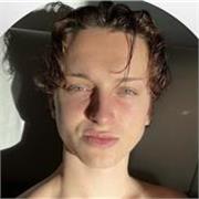 Ofrezco clases particulares de idiomas adaptadas a cada alumno. Soy de nacionalidad inglesa y española, hablo ambos y francés.