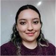 Profesora de apoyo escolar en la materia de inglés para niños de forma remota