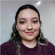 Profesora de apoyo escolar en la materia de inglés para niños de forma remota