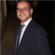 Soy un estudiante con ganas de enseñar pero también de aprender. Me considero muy amoldable, puedo dar clases de muchas materias sin problema, y tengo disponibilidad y sobre todo, ganas y ambición. Quiero comenzar mi carrera profesional en la docencia con