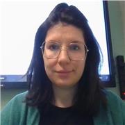 Laureata in Lettere con Postgraduate Certificate in Education offre lezioni di Italiano e Inglese.