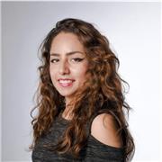 Soy estudiante de diseño gráfico con un certificado de inglés nivel B2 avalado por la universidad de Cambridge