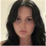 Profesora de dibujo y pintura para niños y adultos, graduada en Bellas Artes y especializada en grabado.

