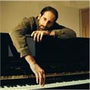 Pianista professionista con esperienza diplomato in conservatorio impartisce lezioni di pianoforte classico e jazz per tutti i livelli e tutte le età
